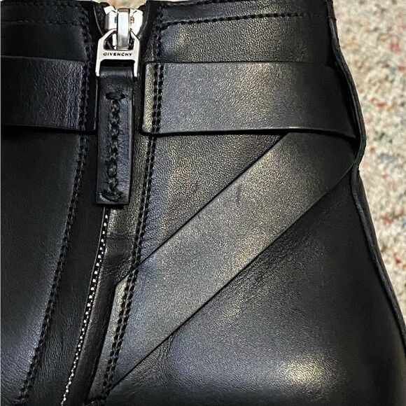 Givenchy Padlock Ankle Leather Boots size 40 - Picture 11 of 14